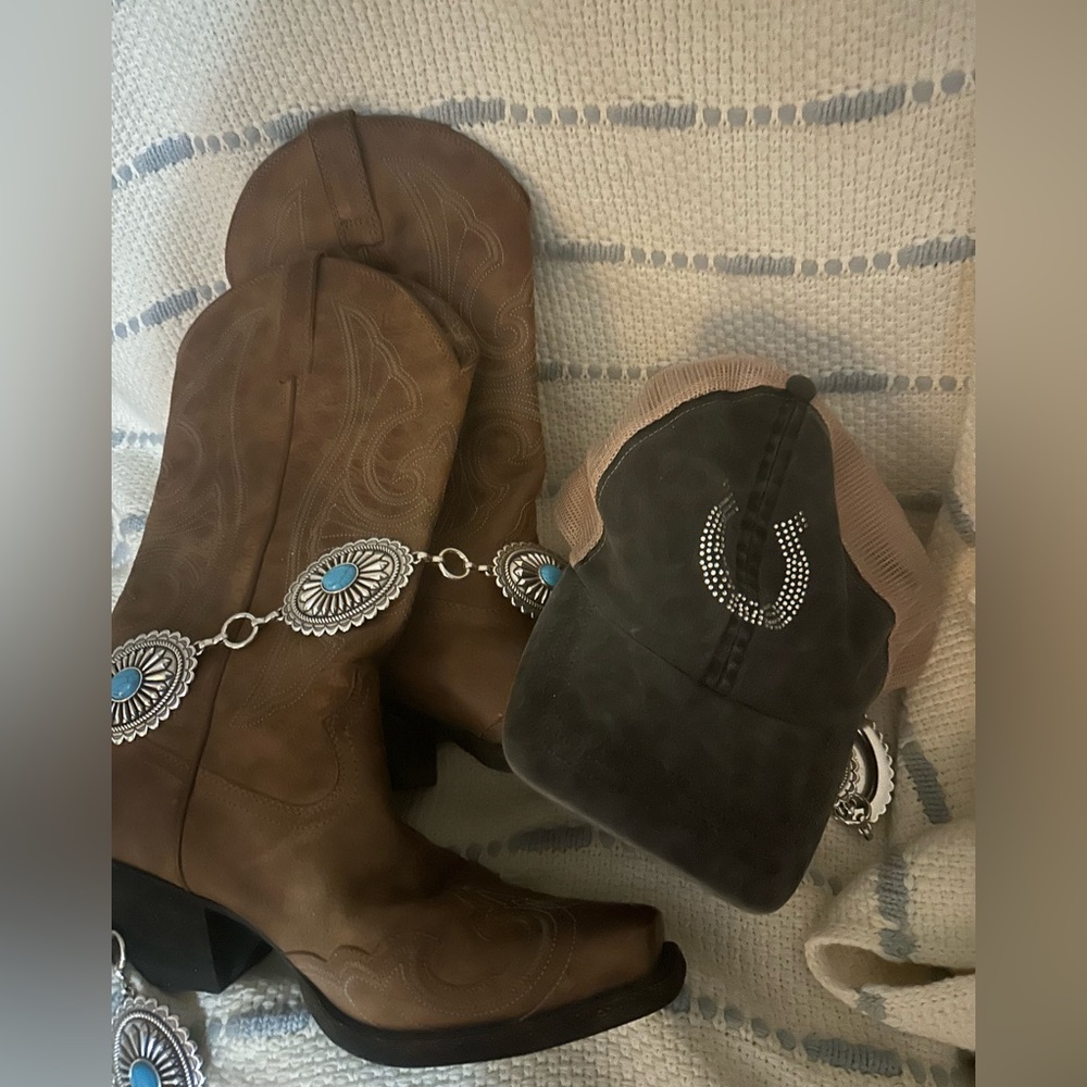 Women’s Ariat boots